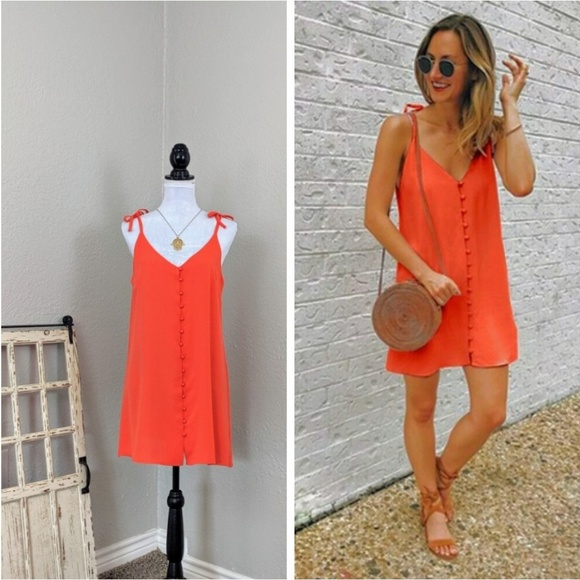 Boutique Dresses & Skirts - New Button up tie shoulder dress